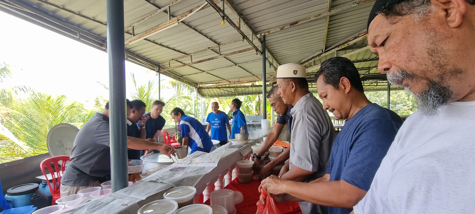 Gotong Royong Memasak Bubur Lambuk 2024